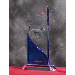 Percheron. Figurina di cristallo con un immagine di cavallo.