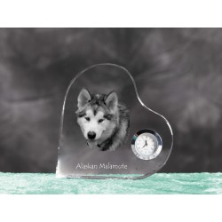 Alaskan Malamute- Kristalluhr in Form eines Herzens mit dem Bild eines reinrassigen Hundes.