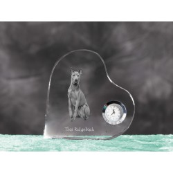 Thai Ridgeback - orologio di cristallo a forma di cuore con l'immagine di un cane di razza.