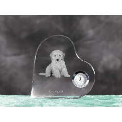 Cockapoo v- orologio di cristallo a forma di cuore con l'immagine di un cane di razza.
